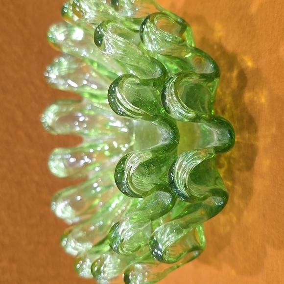 Vintage Green Art Glass Stack Nesting Bowls Fluted Edge Set of 2 - Picture 5 of 9